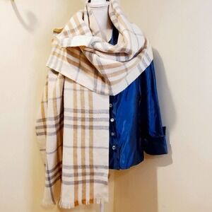 LOOK women's large Paid scarf 100% acrylic